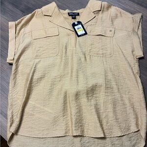 Women’s Short-Sleeve Camp Collar Shirt in Beige